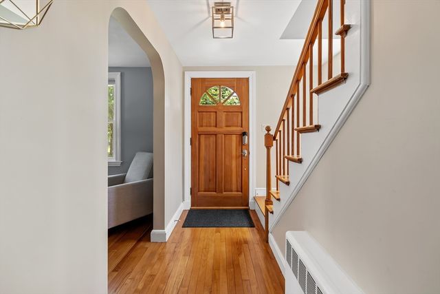 9 Chapman Rd, Wakefield, MA 01880