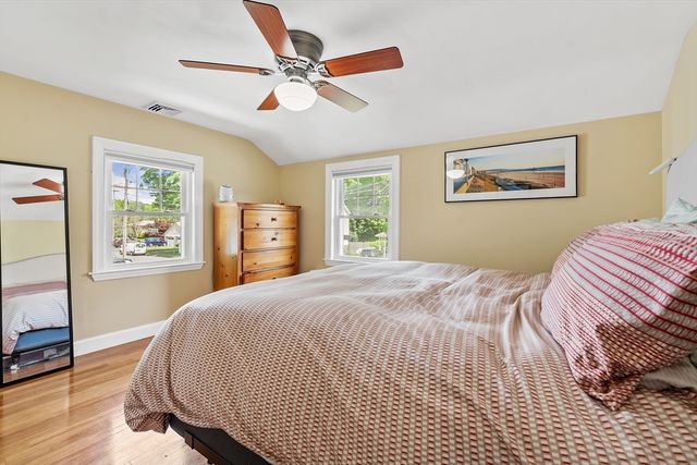 9 Chapman Rd, Wakefield, MA 01880
