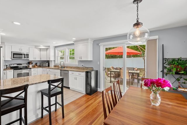 9 Chapman Rd, Wakefield, MA 01880