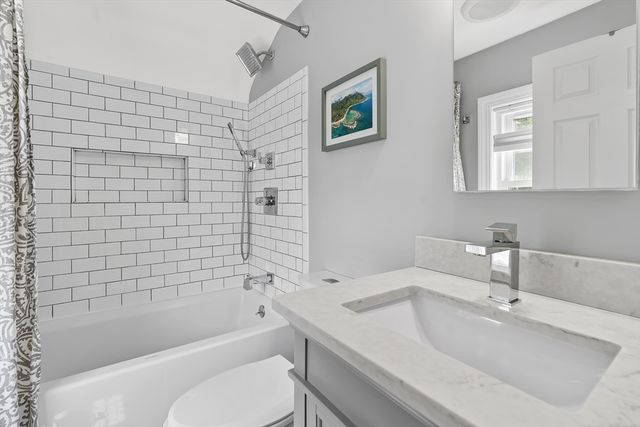 9 Chapman Rd, Wakefield, MA 01880