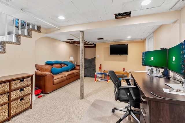 9 Chapman Rd, Wakefield, MA 01880