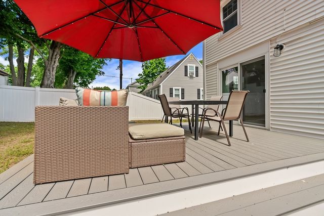 9 Chapman Rd, Wakefield, MA 01880