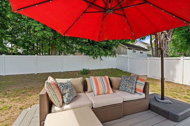 9 Chapman Rd, Wakefield, MA 01880