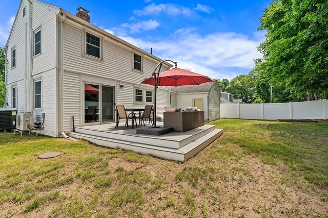 9 Chapman Rd, Wakefield, MA 01880