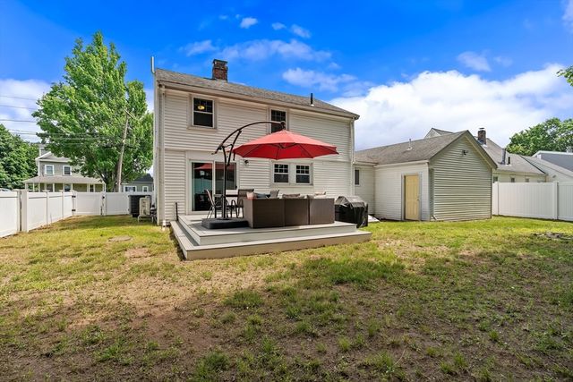 9 Chapman Rd, Wakefield, MA 01880