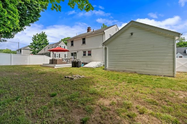 9 Chapman Rd, Wakefield, MA 01880