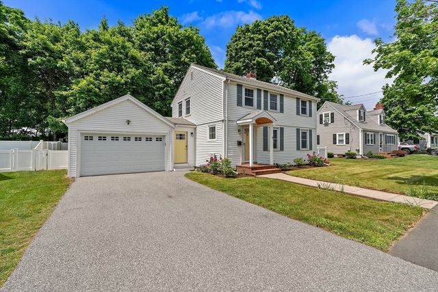 9 Chapman Rd, Wakefield, MA 01880