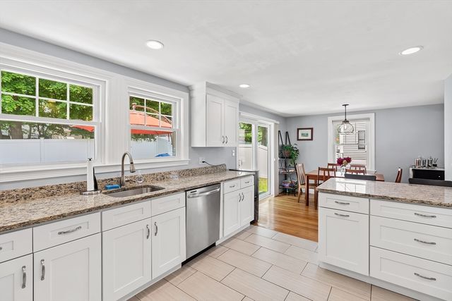 9 Chapman Rd, Wakefield, MA 01880
