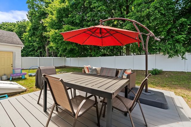 9 Chapman Rd, Wakefield, MA 01880