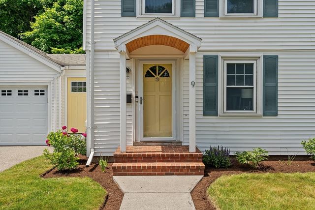 9 Chapman Rd, Wakefield, MA 01880
