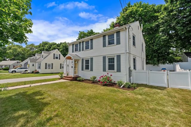 9 Chapman Rd, Wakefield, MA 01880