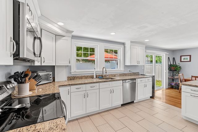 9 Chapman Rd, Wakefield, MA 01880