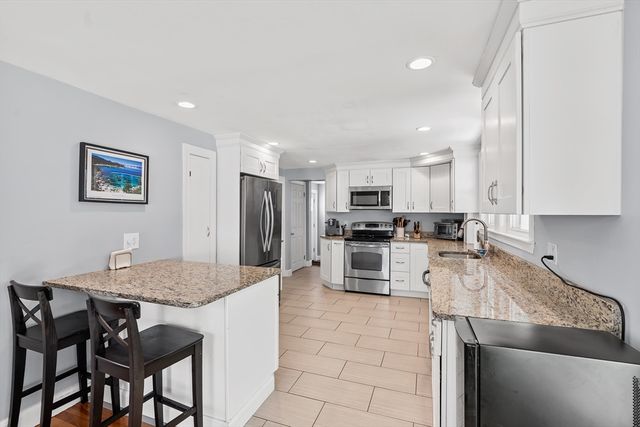 9 Chapman Rd, Wakefield, MA 01880