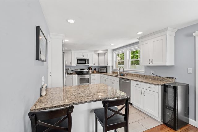 9 Chapman Rd, Wakefield, MA 01880