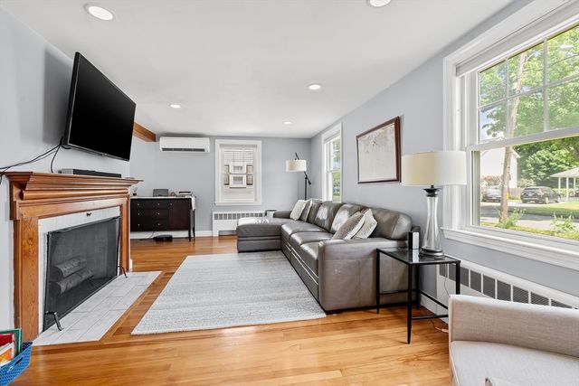 9 Chapman Rd, Wakefield, MA 01880