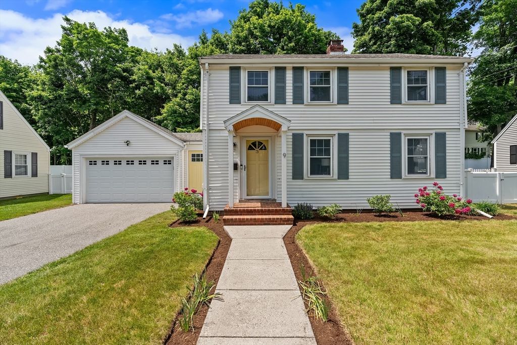 9 Chapman Rd, Wakefield, MA 01880