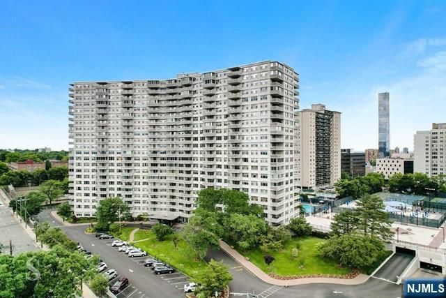 2100 Linwood Avenue 20N, Fort Lee, NJ 07024