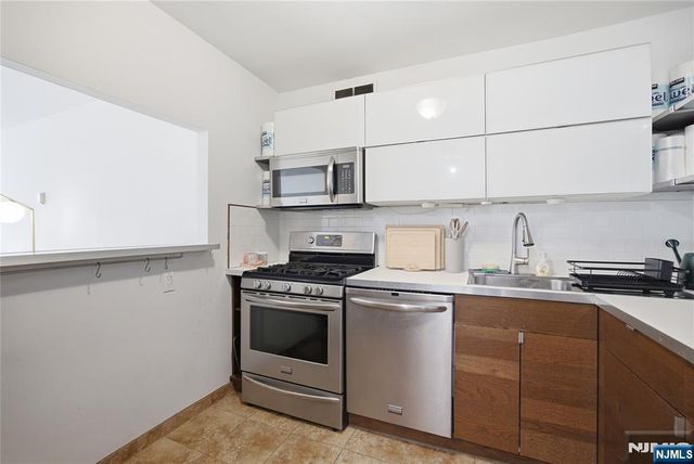 2100 Linwood Avenue 20N, Fort Lee, NJ 07024
