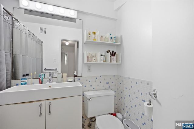 2100 Linwood Avenue 20N, Fort Lee, NJ 07024