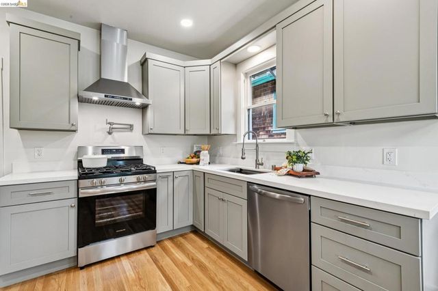 4970 4970 CORONADO AVENUE, Oakland, CA 94618