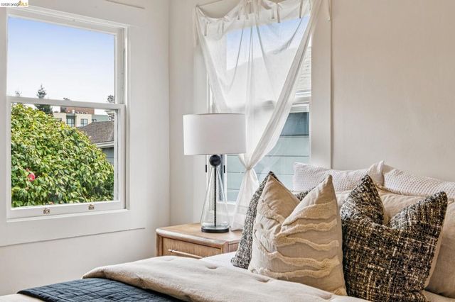 4970 4970 CORONADO AVENUE, Oakland, CA 94618