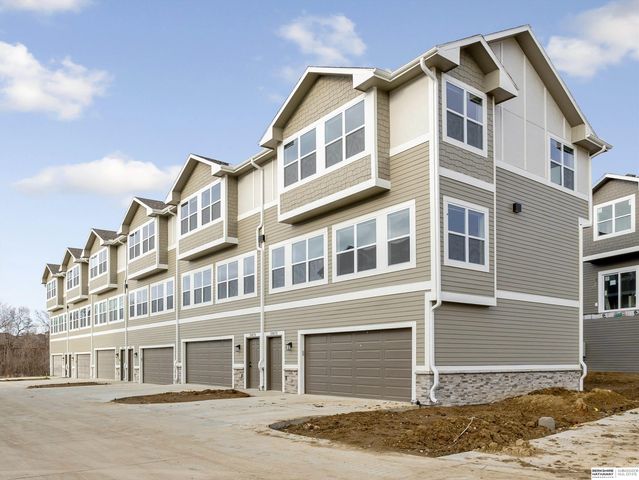 20871 T Court, Elkhorn, NE 68022