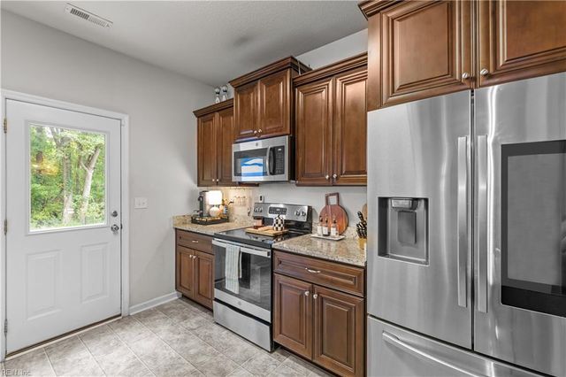 1337 King Arthur DR, Chesapeake, VA 23323