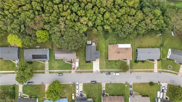 1337 King Arthur DR, Chesapeake, VA 23323