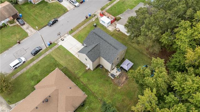 1337 King Arthur DR, Chesapeake, VA 23323