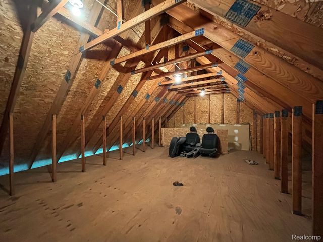 7653 CHASE LAKE Road, Fowlerville, MI 48836