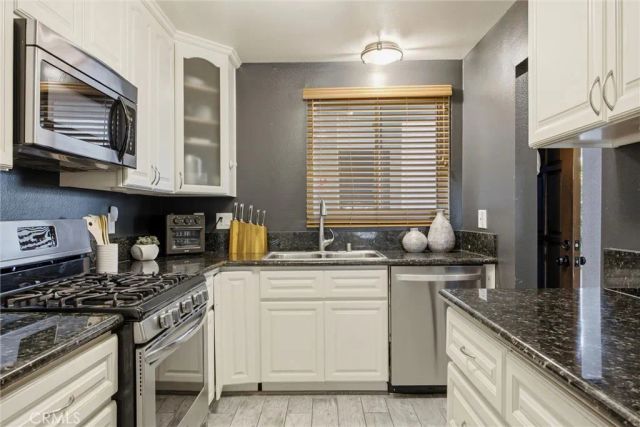 1321 Beryl Street 102, Redondo Beach, CA 90277