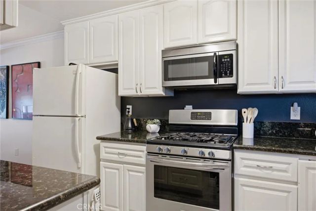 1321 Beryl Street 102, Redondo Beach, CA 90277