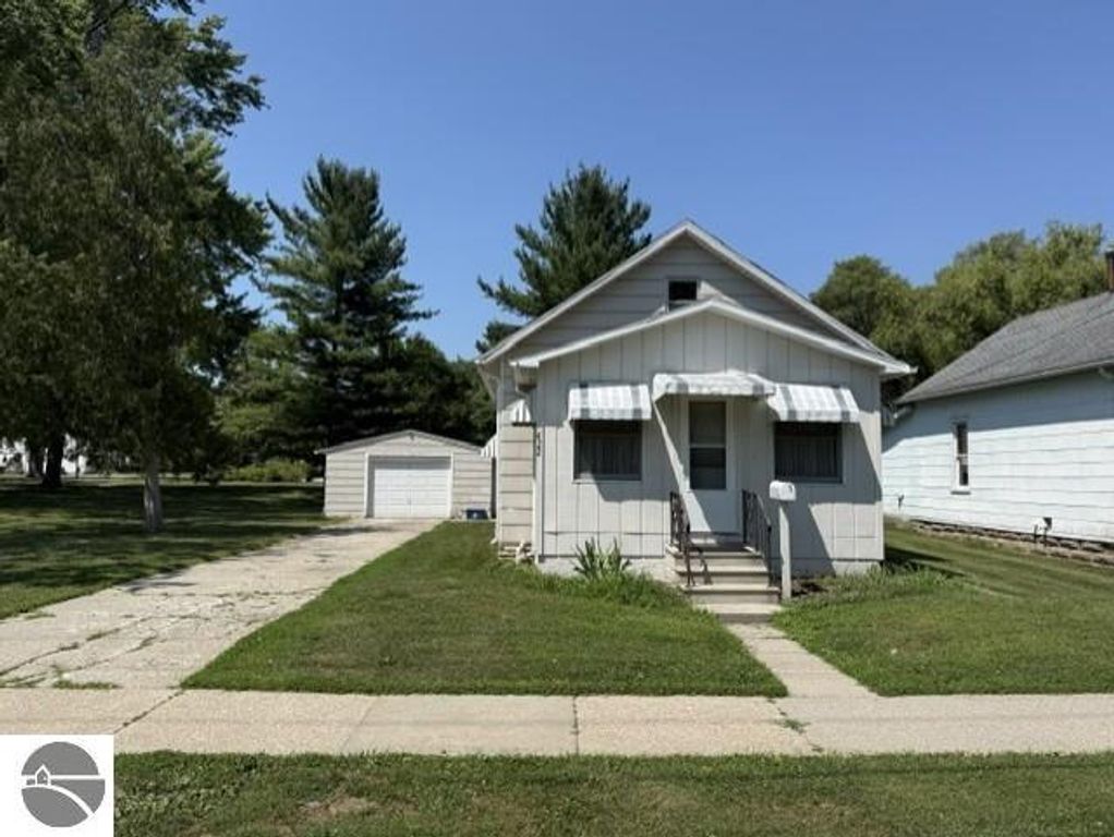 Image 1 of property listing at 622 Mechanic Street, Alma, MI 48801