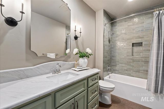 9833 S Peregrine Falcon Ave., Nampa, ID 83686