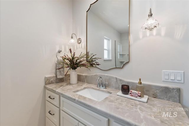 9833 S Peregrine Falcon Ave., Nampa, ID 83686