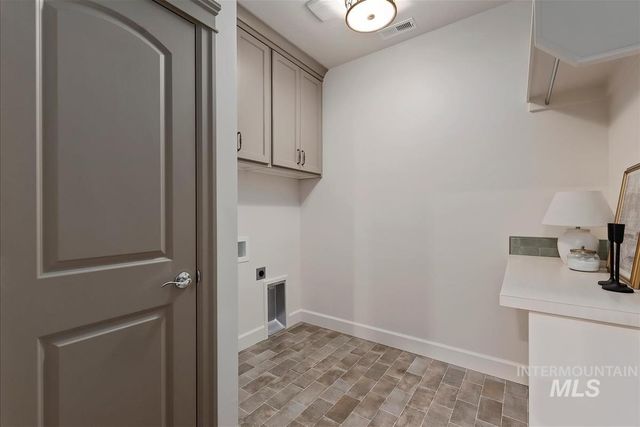 9833 S Peregrine Falcon Ave., Nampa, ID 83686