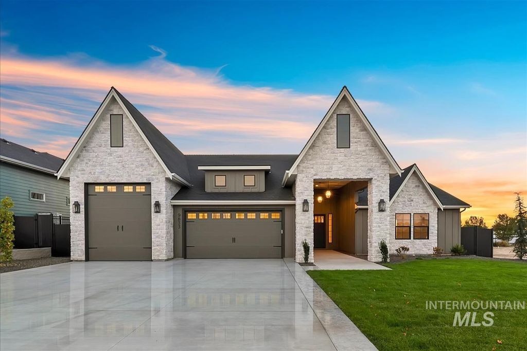 9833 S Peregrine Falcon Ave., Nampa, ID 83686