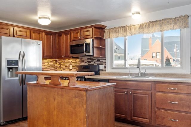 32 Arlington St 32, Haverhill, MA 01830