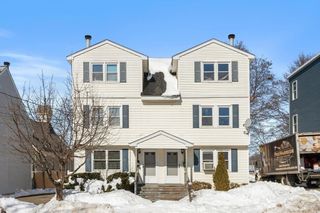 32 Arlington St 32, Haverhill, MA 01830