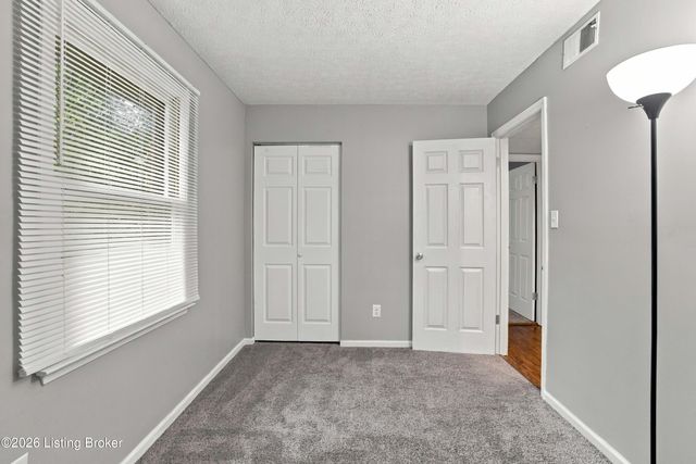 1196 Flatlick Rd, Mt Washington, KY 40047