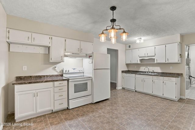 1196 Flatlick Rd, Mt Washington, KY 40047