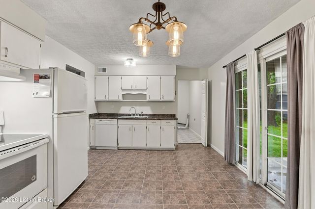 1196 Flatlick Rd, Mt Washington, KY 40047