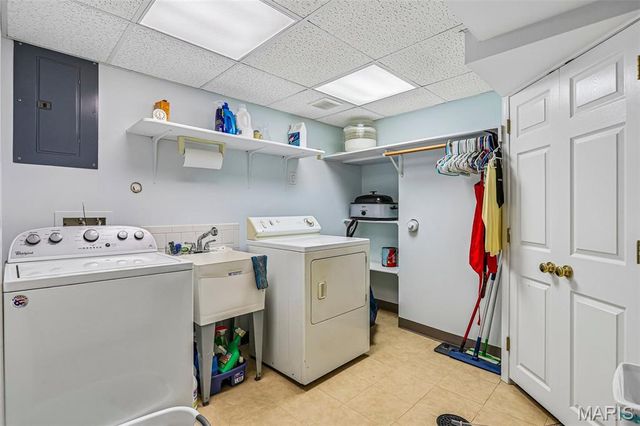 2213 Gladiator Drive, Fenton, MO 63026