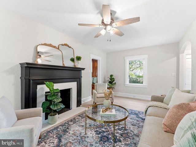 4 2ND ST, Riverton, NJ 08077