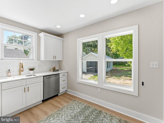 4 2ND ST, Riverton, NJ 08077