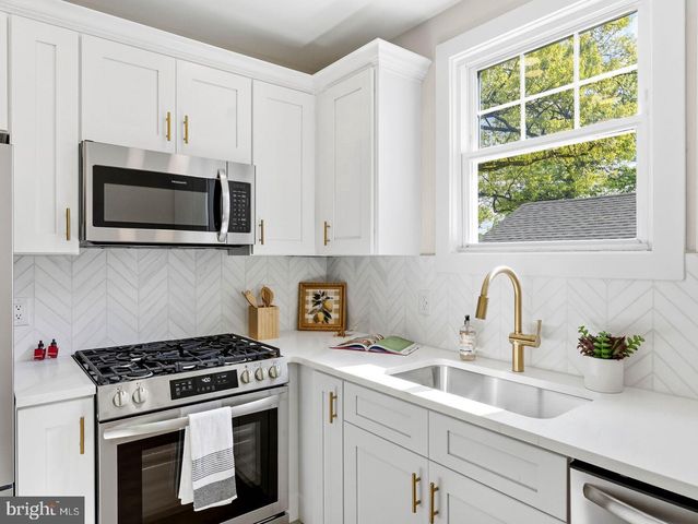 4 2ND ST, Riverton, NJ 08077