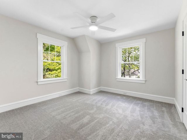 4 2ND ST, Riverton, NJ 08077
