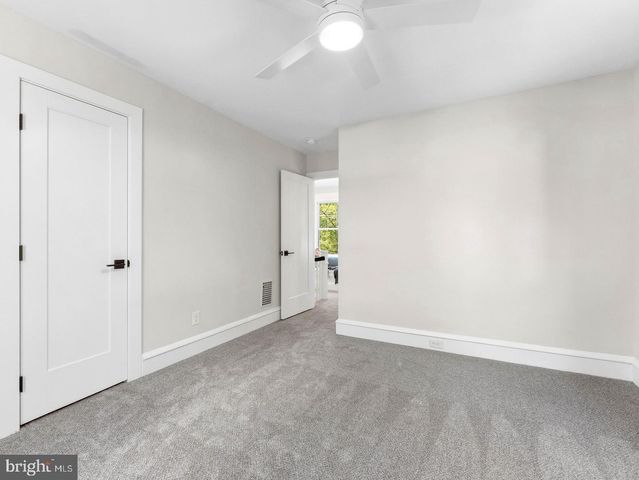 4 2ND ST, Riverton, NJ 08077