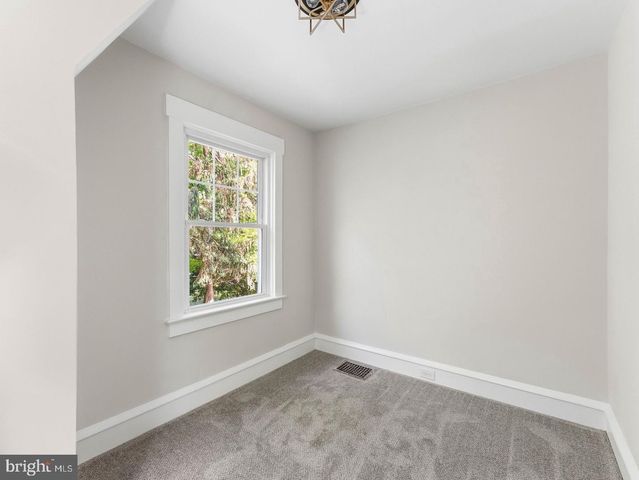 4 2ND ST, Riverton, NJ 08077