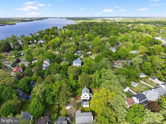 4 2ND ST, Riverton, NJ 08077